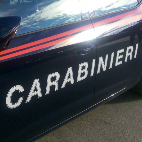 Brescia, tenta di uccidere a martellate moglie e figlia, preso