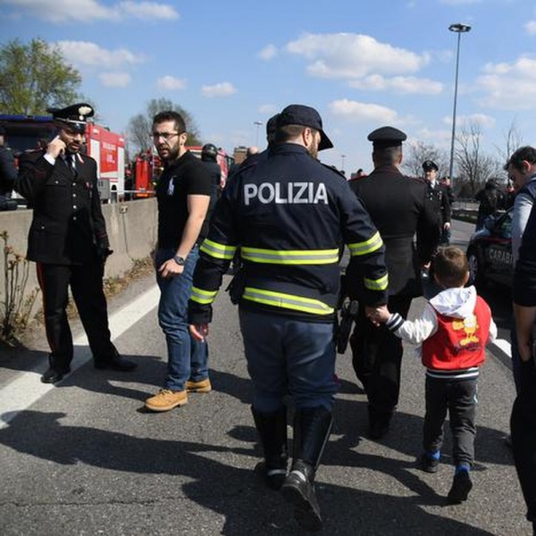 Bus sequestrato e dato alle fiamme, fermato l'autista del mezzo
