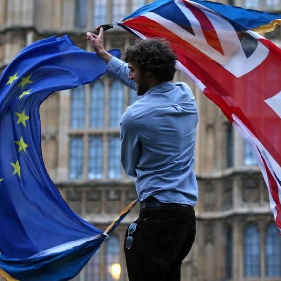 C’è un nuovo accordo tra May e Juncker su Brexit