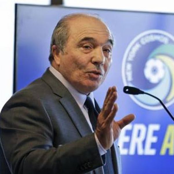 Calcio, NYT, Fiorentina ceduta al miliardario Commisso