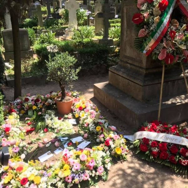 Camilleri, oggi i funerali laici in forma privatissima