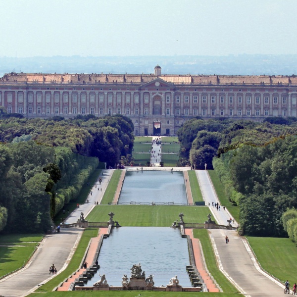 Caserta, cade pezzo capitello della Reggia, restaurato nel 2016