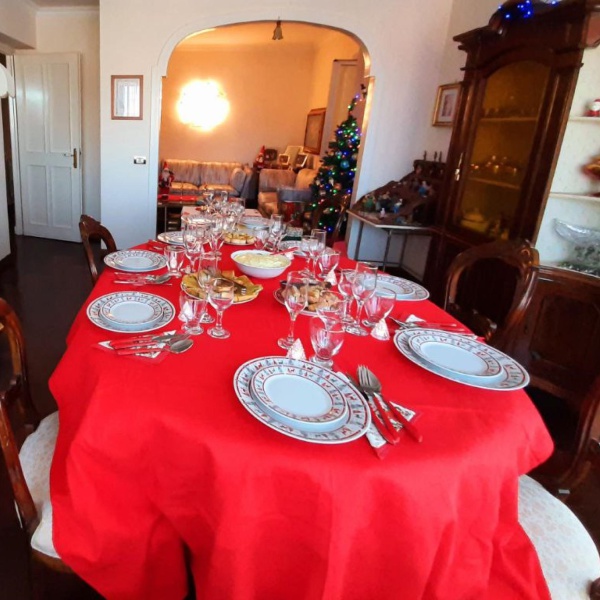 Cenone e pranzo di Natale: a tavola non si risparmia, 3 miliardi e ...