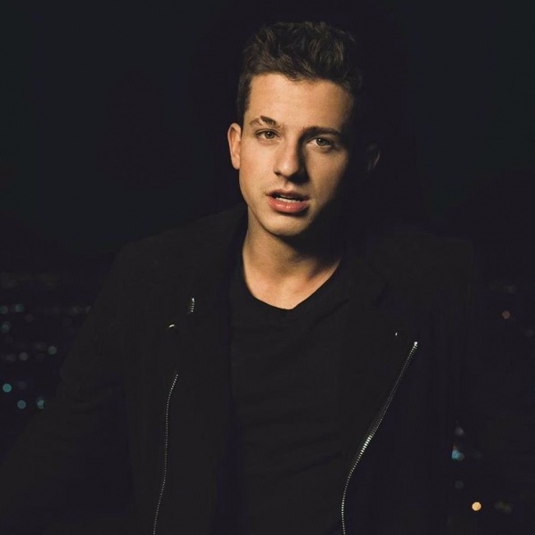 Charlie Puth, scatenato nel video di "How Long"