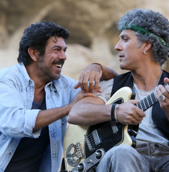 "Chi m'ha visto", Favino e Giuseppe Fiorello tra musica e sorprese