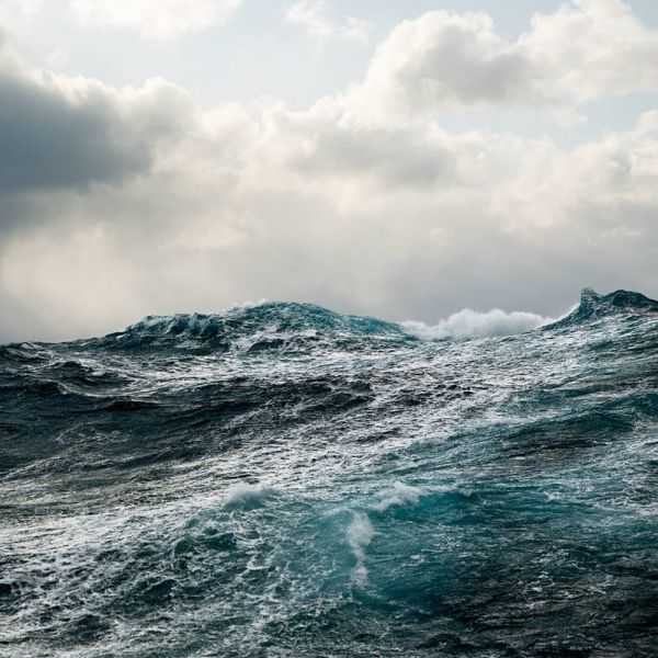 Clima, riscaldamento globale genera onde più alte e potenti