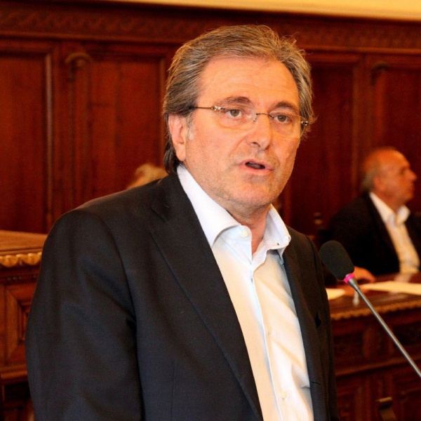 Corruzione, arrestato l'ex presidente della provincia di Taranto
