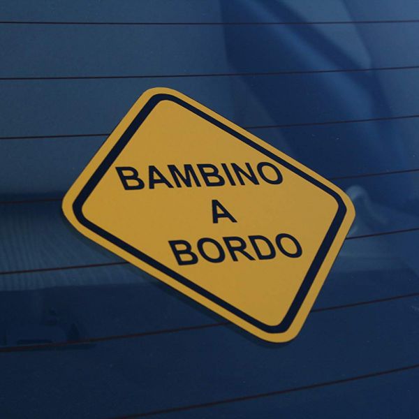 Estate, bimbi con mal d'auto, come prevenire il disturbo
