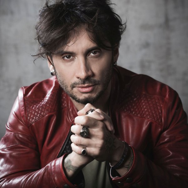 Fabrizio Moro: "Ho sbagliato in passato ora cerco Pace"