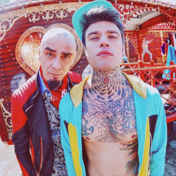 Fedez e J-Ax boom: Vorrei Ma Non Posto 4 volte Platino 