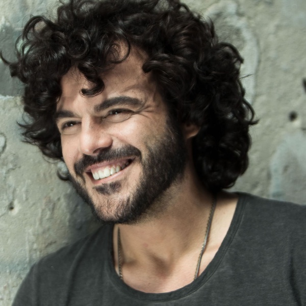 Francesco Renga torna con "Scriverò il tuo nome LIVE"