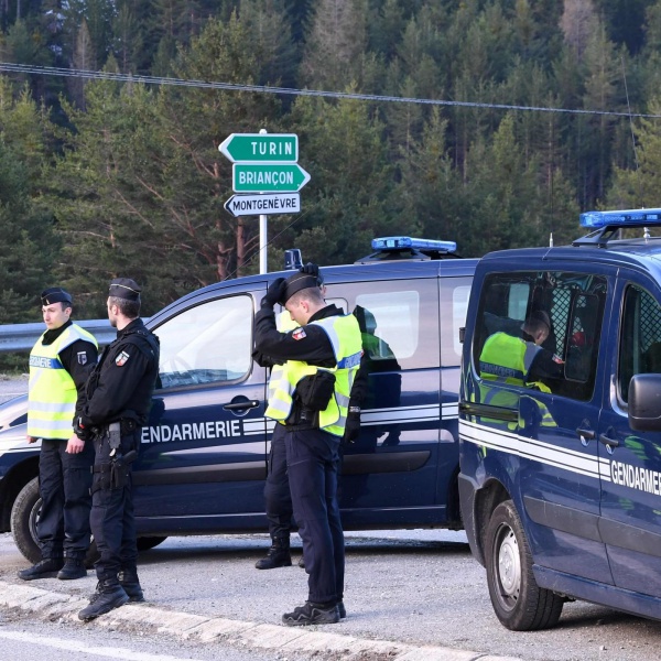 Francia paralizzata da manifestazione contro caro-carburante