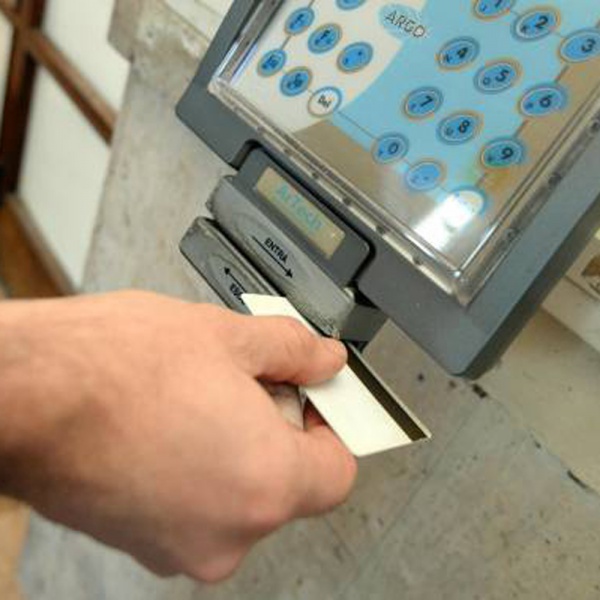 Furbetti del cartellino a Milazzo: shopping, massaggi invece di lavorare