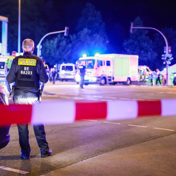 Furgone contro la folla al Pride di Berlino, un morto e 15 feriti 
