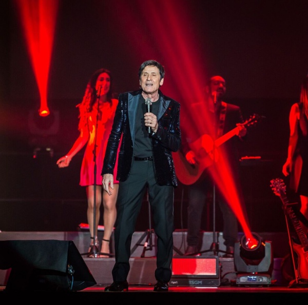 Gianni Morandi canta l'amore anche in estate