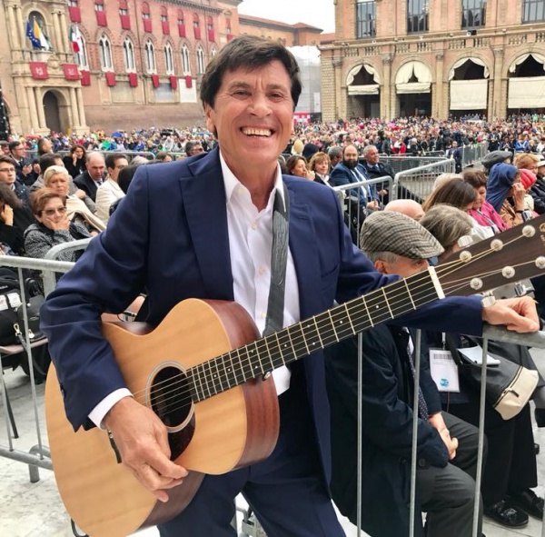 Gianni Morandi canta Ligabue con "Dobbiamo fare luce"