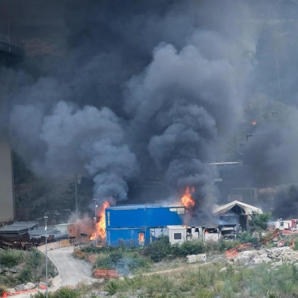 Guerriglia No Tav nel cantiere di Chiomonte, nel torinese, almeno 50 feriti tra le forze dell'ordine