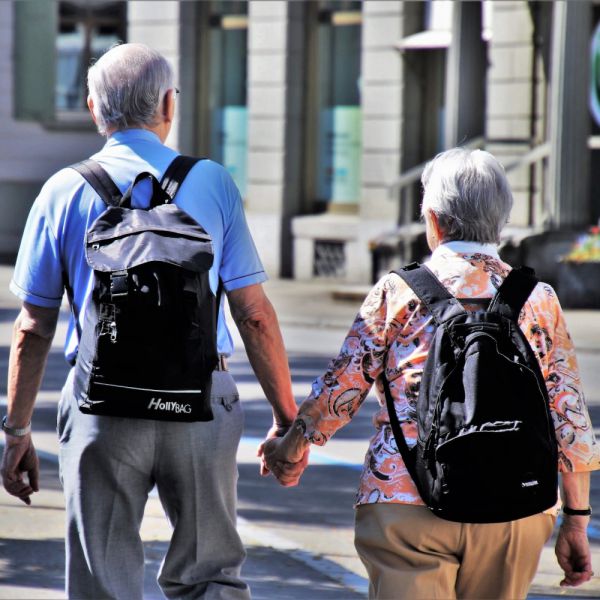 I figli denunciano il compagno della madre 85enne, troppo sesso
