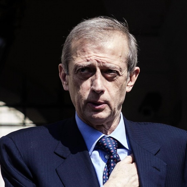 Incidente d'auto per Piero Fassino, rottura dello sterno
