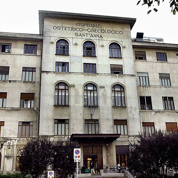 Investita da auto partorisce, neonata ha aperto gli occhi