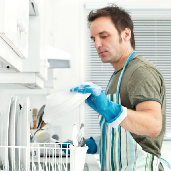Istat, aumentano i casalinghi in età lavorativa