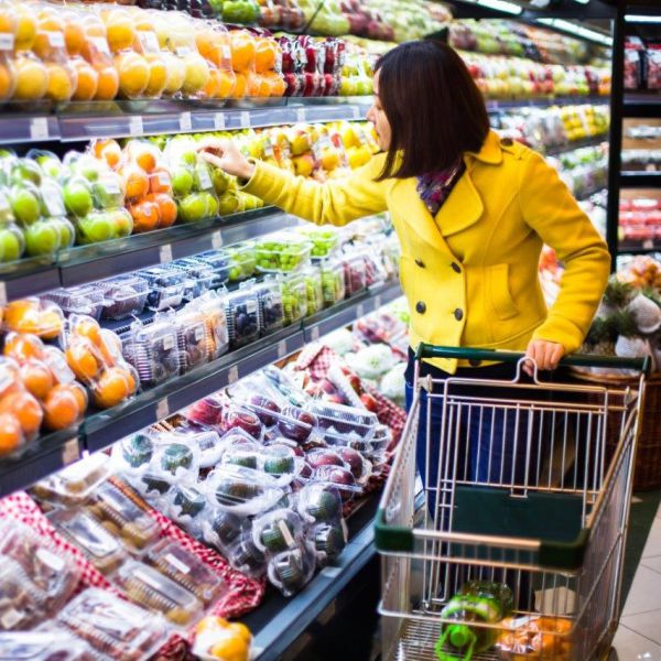 Italiani sempre più salutisti e frettolosi, boom di piatti pronti