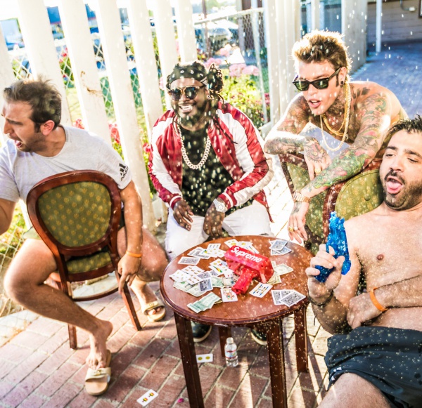 J-Ax e Fedez: il video di "Senza Pagare"