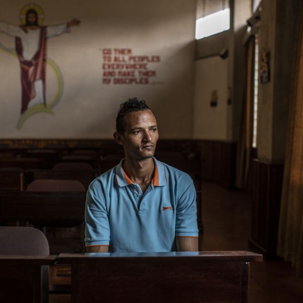 Kenya, figlio di un prete italiano, il Papa mi ascolti