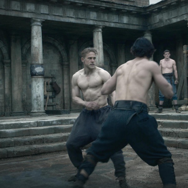 King Arthur, Charlie Hunnam e Jude Law a maggio sul grande schermo