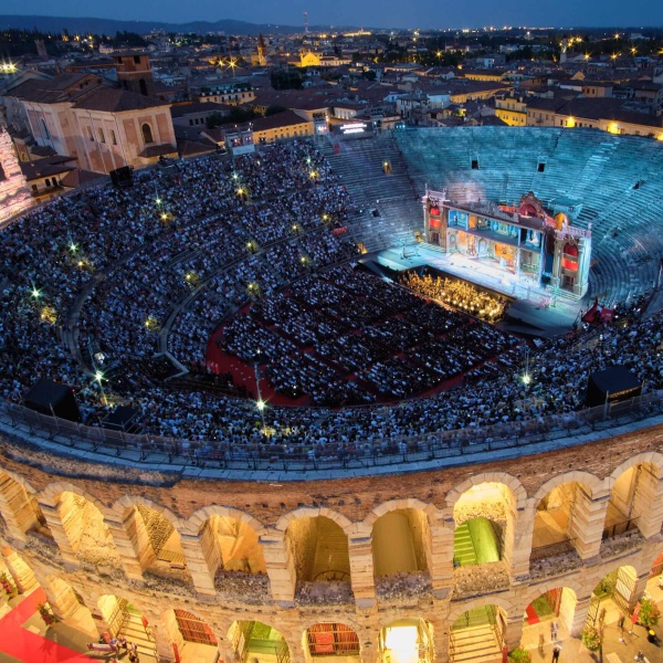 L’Aida, tra passato e futuro, incanta il pubblico dell’Arena di Verona