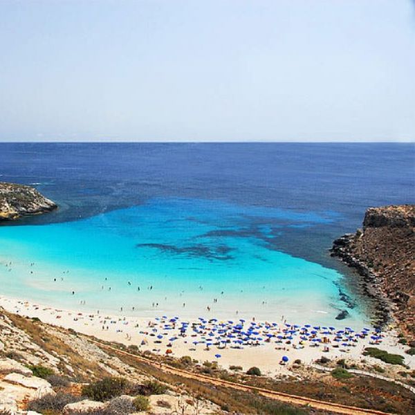 Lampedusa, frana su spiaggia dell'isola dei Conigli, un ferito