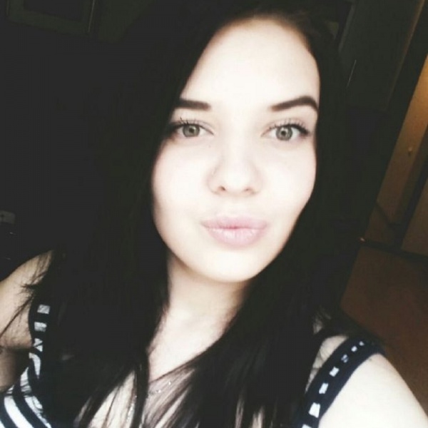 Lascia la figlia sola per 7 giorni per fare festa, muore di fame
