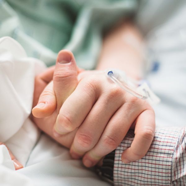 Lei muore di tumore, lui si toglie la vita in ospedale