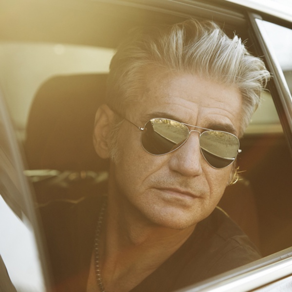 Ligabue, Made In Italy che spiazza tra politica e Web