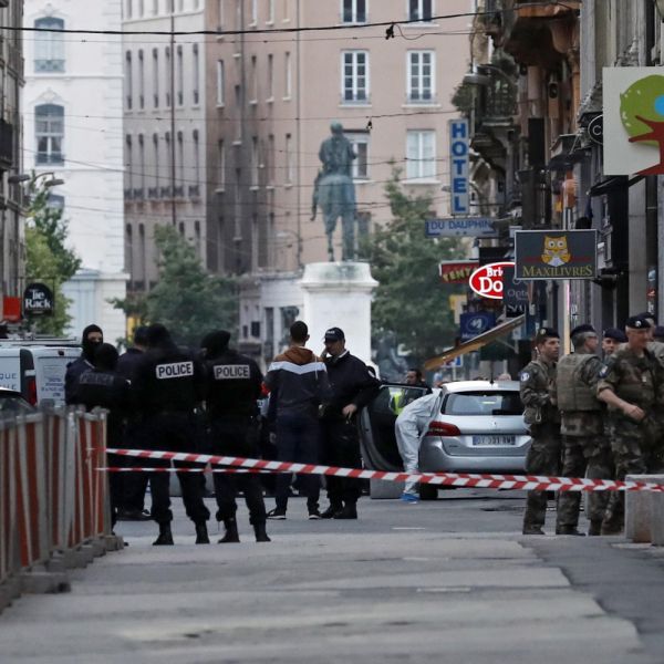 Lione, fermato un sospetto per l'attentato di venerdì