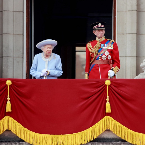 Londra in festa per il Giubileo di Platino, la Regina Elisabetta celebra i  70 anni di regno - RTL 102.5