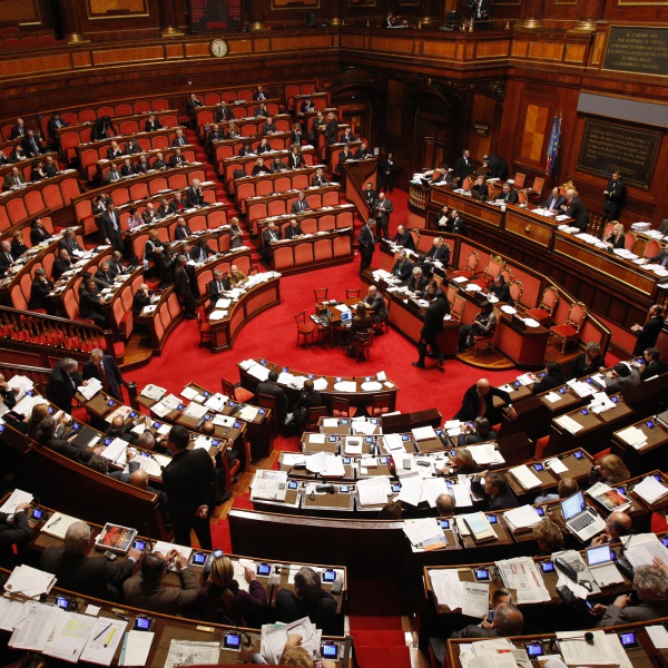 Manovra, il Governo chiede la fiducia, il voto domani