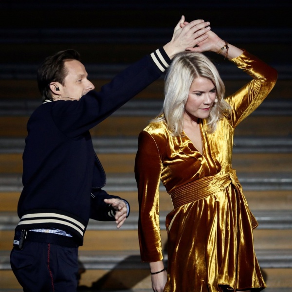 Martin Solveig, gaffe con la vincitrice del Pallone d'Oro