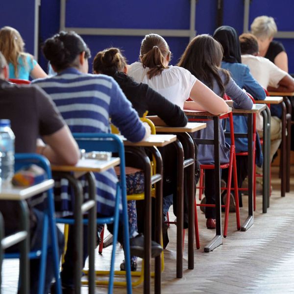 Maturità, santini e riti, 1 su 3 ha suo portafortuna