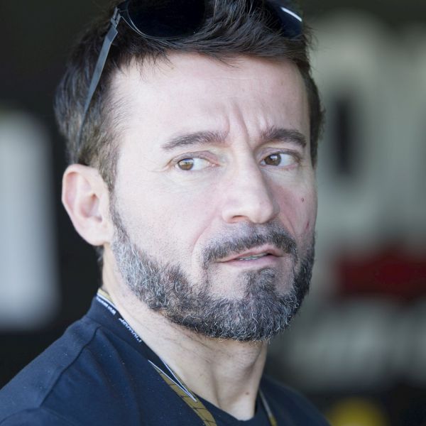 Max Biaggi, grave lutto per l’ex pilota, è morto il papà Pietro
