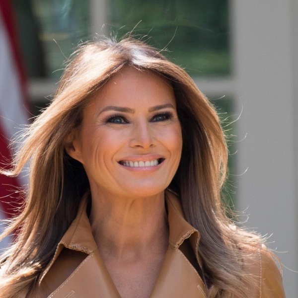 Melania Trump visita a sorpresa il confine tra Stati Uniti e Messico