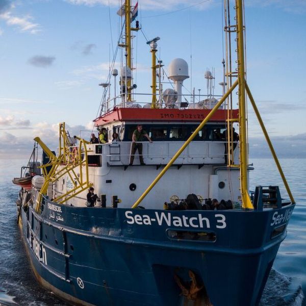 Migranti, la Sea Watch ancora al largo di Lampedusa