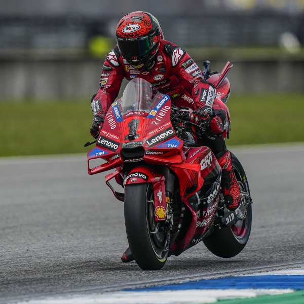 MotoGp, Pecco Bagnaia vince anche sul bagnato in Thailandia e arriva ...
