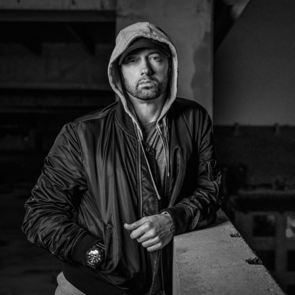 MTV EMA, Eminem superstar con "Walk On Water"