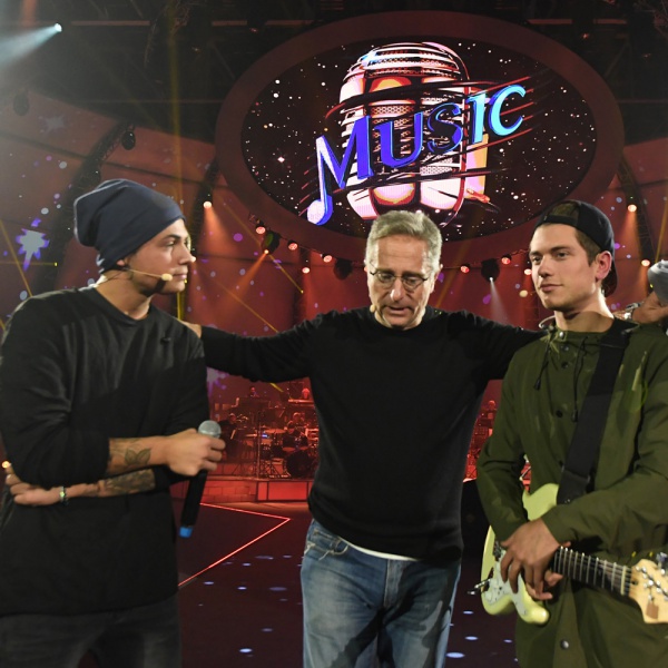 "Music" si accende con Benji e Fede