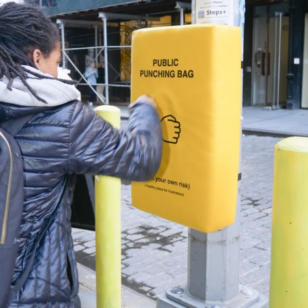 New York, contro lo stress in arrivo le punching bag pubbliche