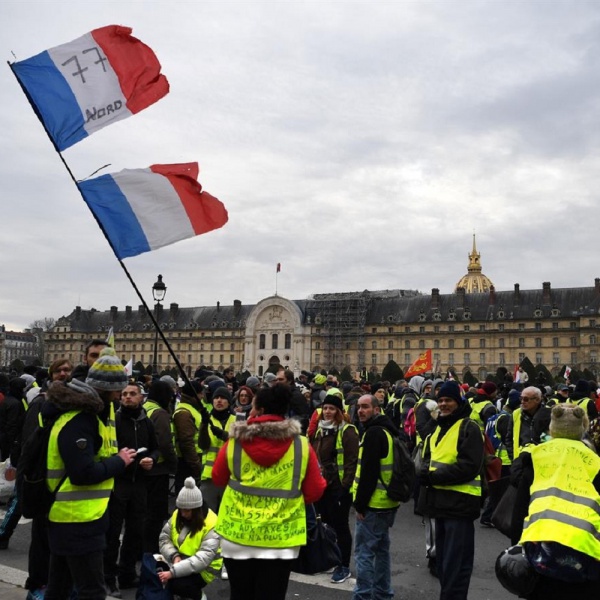 Parigi, nuova protesta gilet gialli, scontri alla Bastiglia