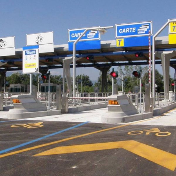 Per anni elude pedaggi dell'autostrada per oltre 16mila euro