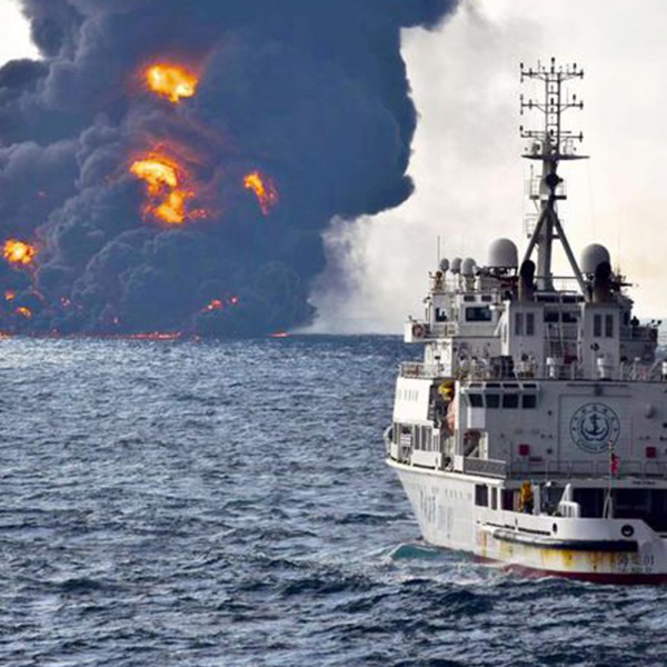 Petroliera affondata in Cina, chiazza di greggio di 1 km quadrato