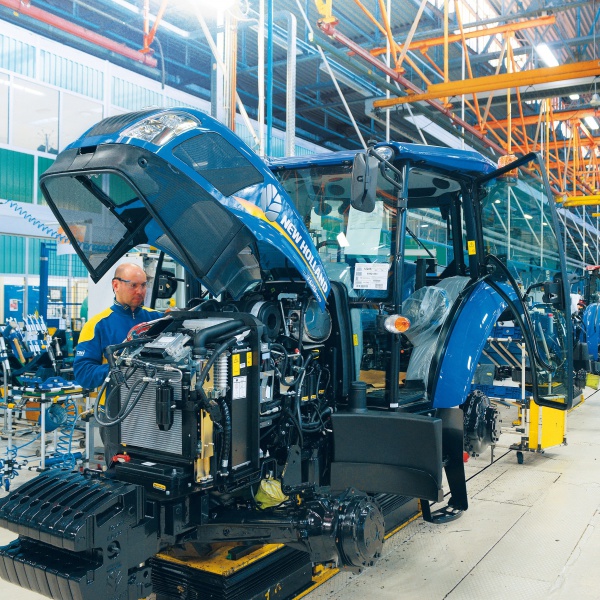 Produzione industriale, in Italia giù del 5,5% in un anno